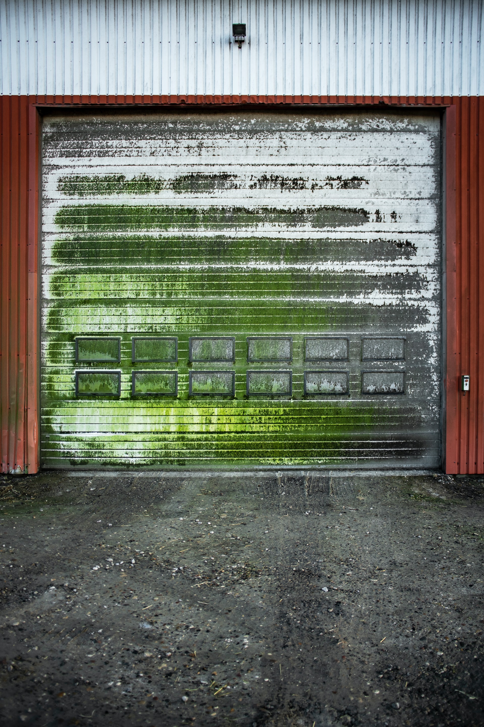 lasse-moller-IrRhtundAdE-unsplash How to best Prepare Your Garage Door for Winter