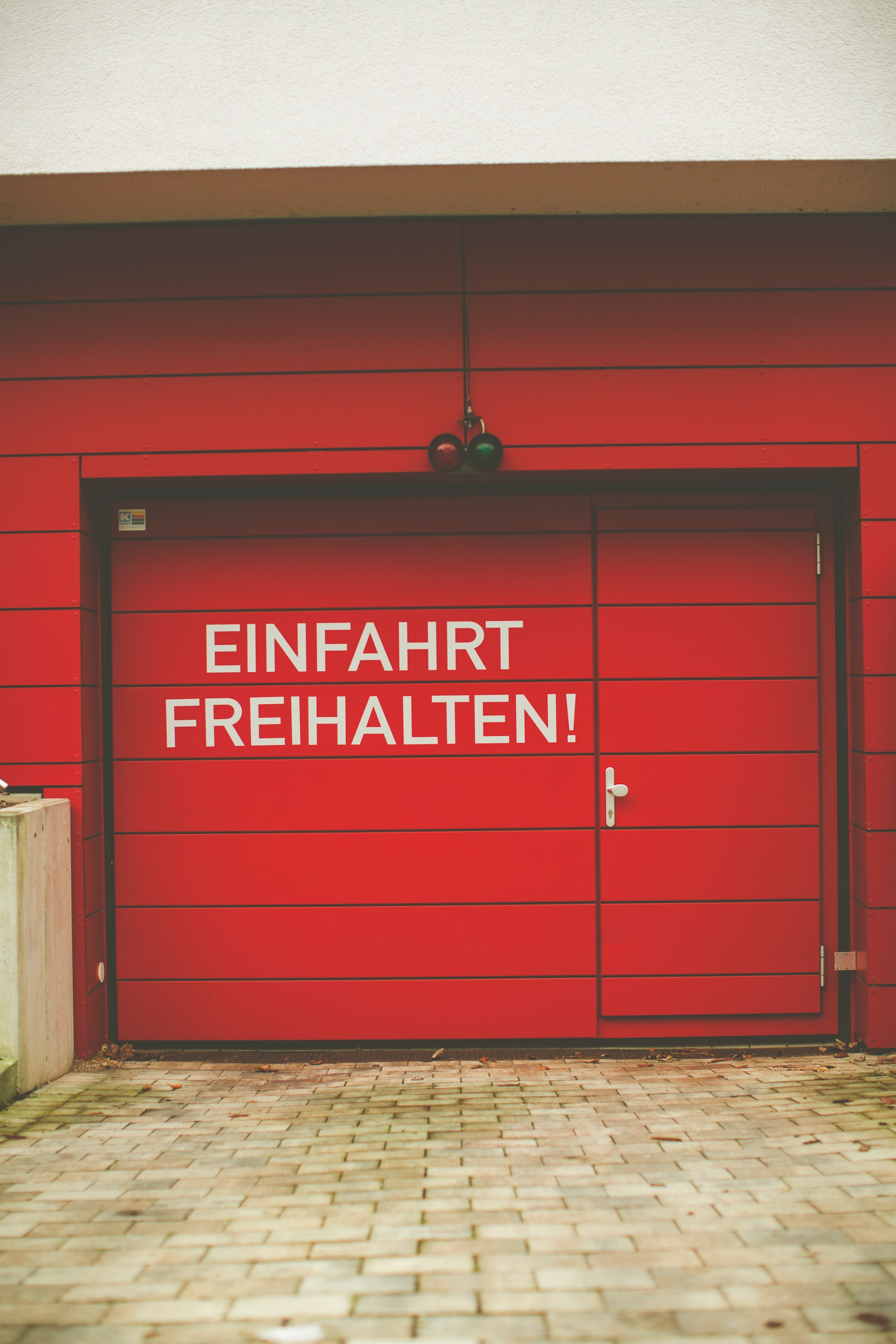 markus-spiske-9ODd18QrwTM-unsplash Understand the Importance of Regular Garage Door Maintenance