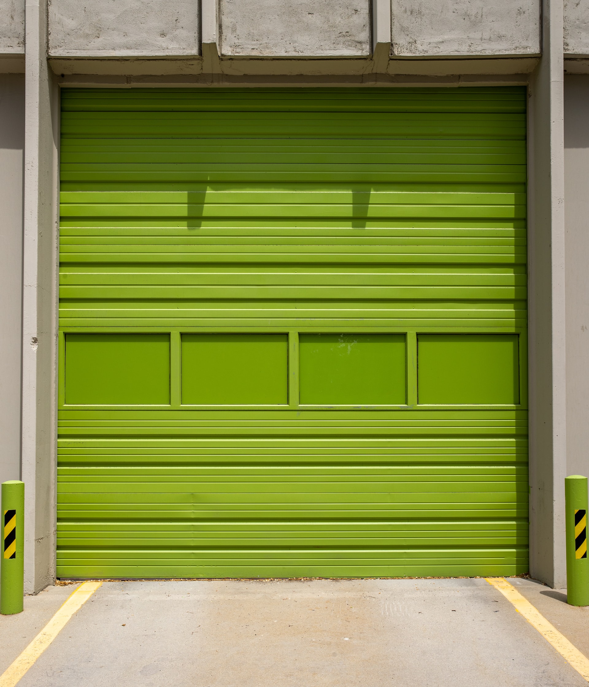 Vous cherchez des rénovations à RCI élevé? Pensez à remplacer votre porte de garage image jake-nackos-Ga7aBzN7qDw-unsplash Vous cherchez des rénovations à RCI élevé? Pensez à remplacer votre porte de garage