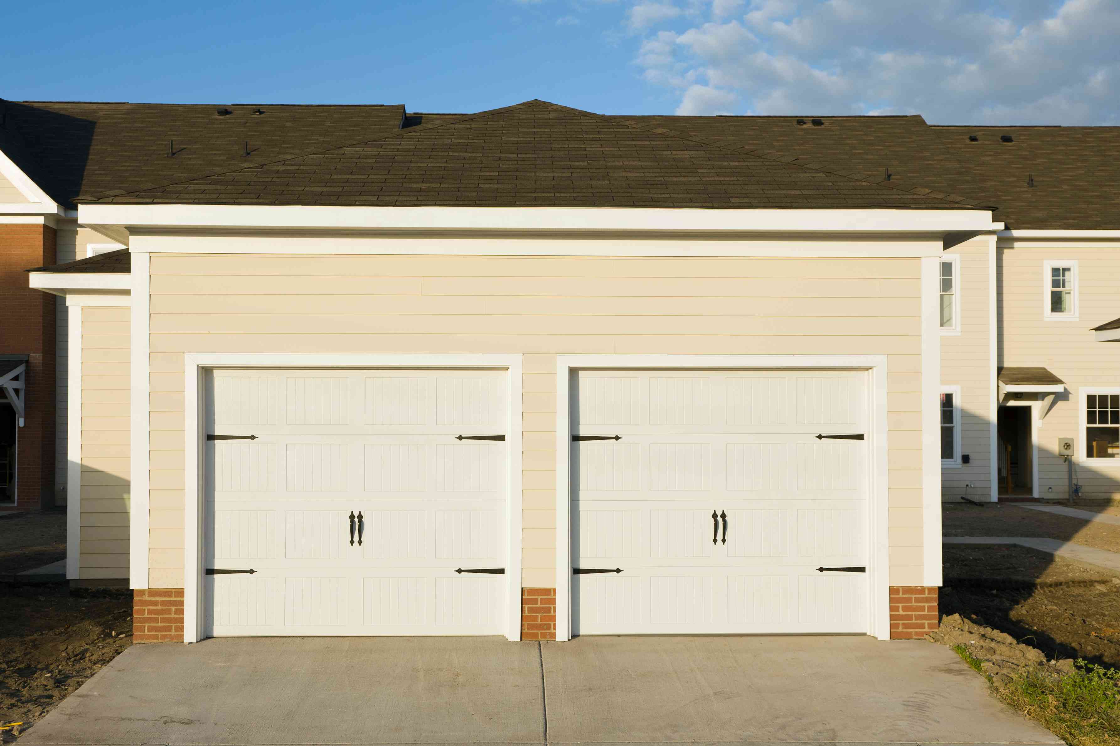 How do Automatic Garage Door Openers Work? image townhouse garages ENWVBTR1